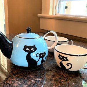 Cat lovers Teapot, 2 matching cups and tray-new